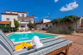 Отель Holiday home in Kujici/Istrien 8292  Грельичи